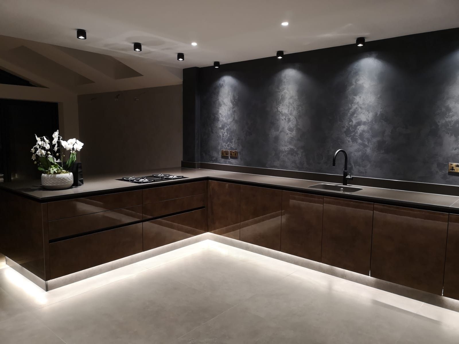 Ashley Ann – Copper Leaf Handless Kitchen