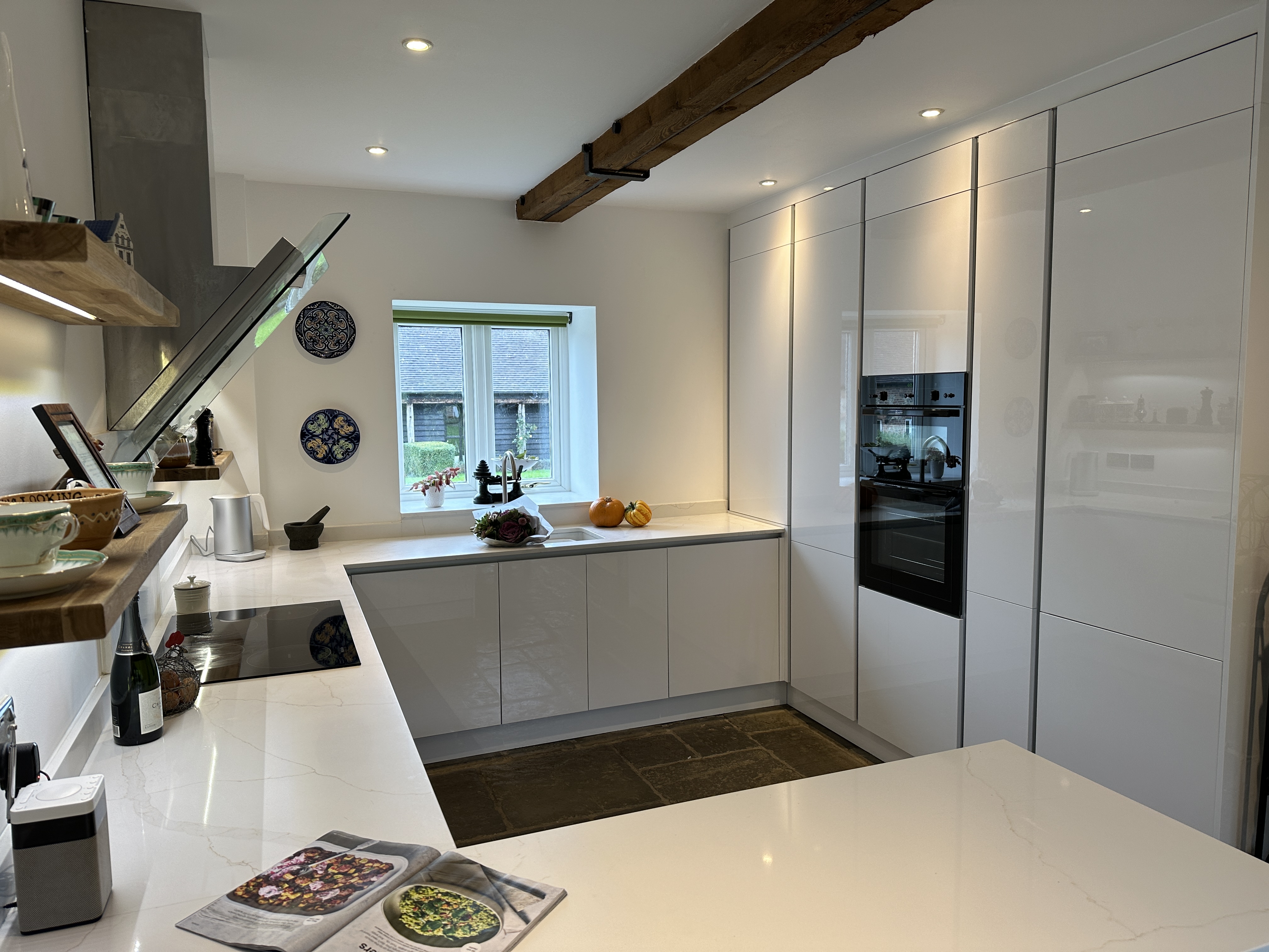 High Gloss white handless kitchen